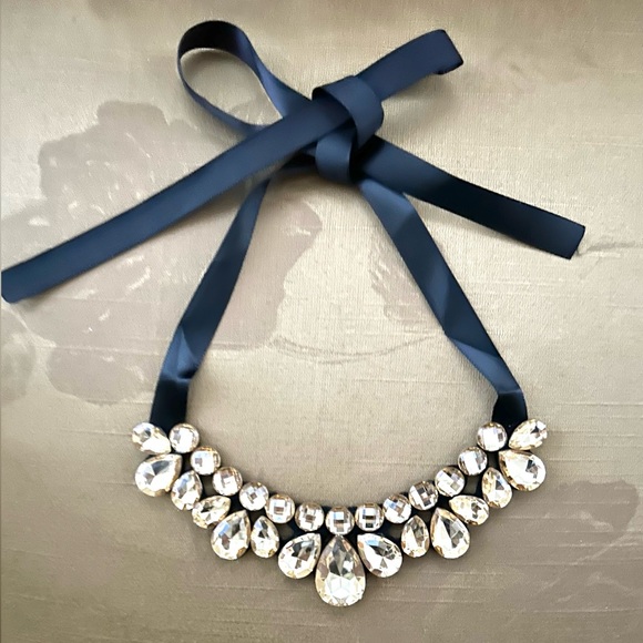 Ribbon Rhinestones Necklace in Golden tone Rhinestone - Picture 5 of 8